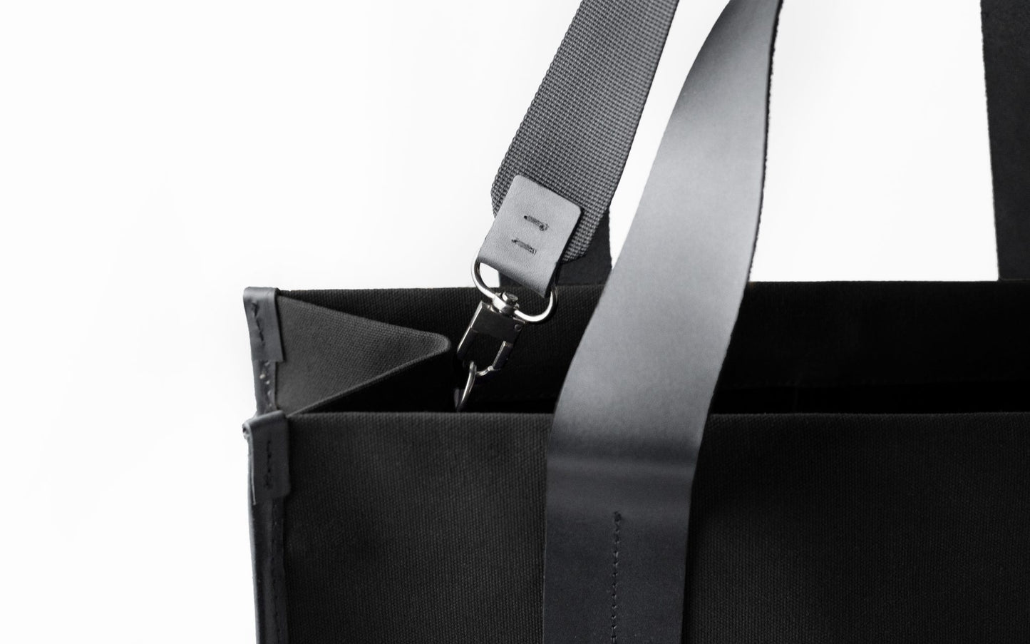 SHOULDER TOTE BAG . BLACK