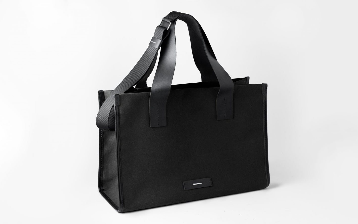 SHOULDER TOTE BAG . BLACK