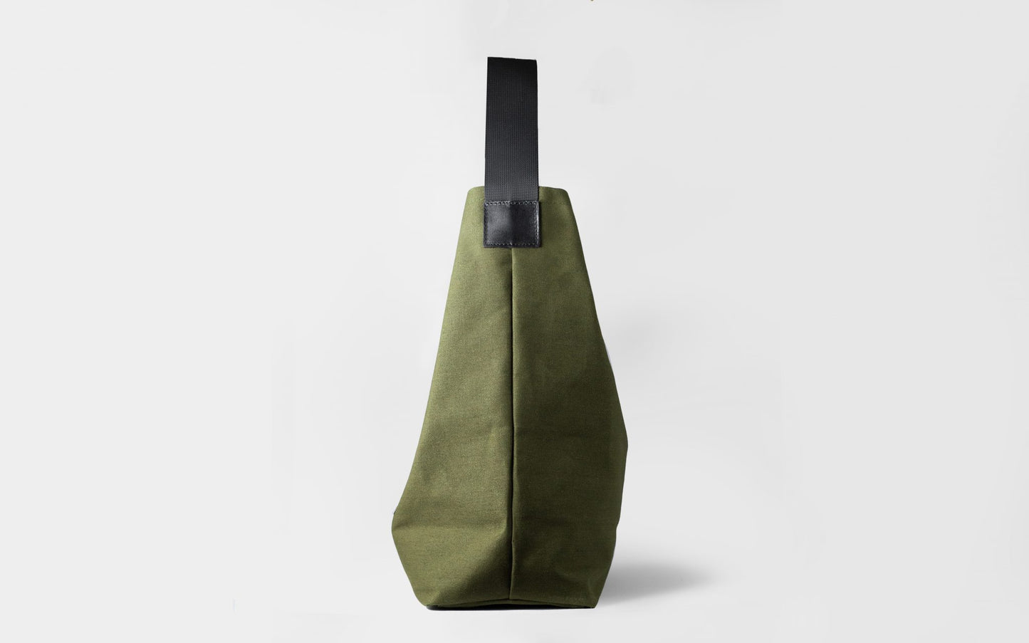 BUCKET BAG . KHAKI