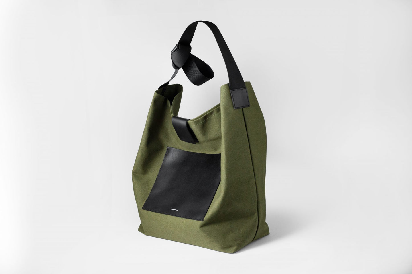 BUCKET BAG . KHAKI