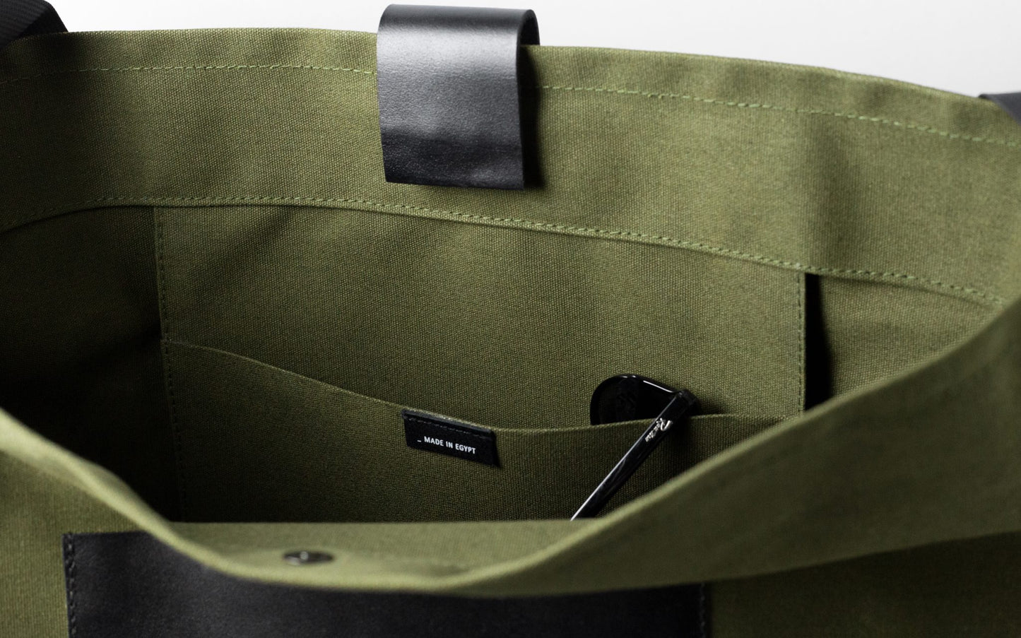 BUCKET BAG . KHAKI