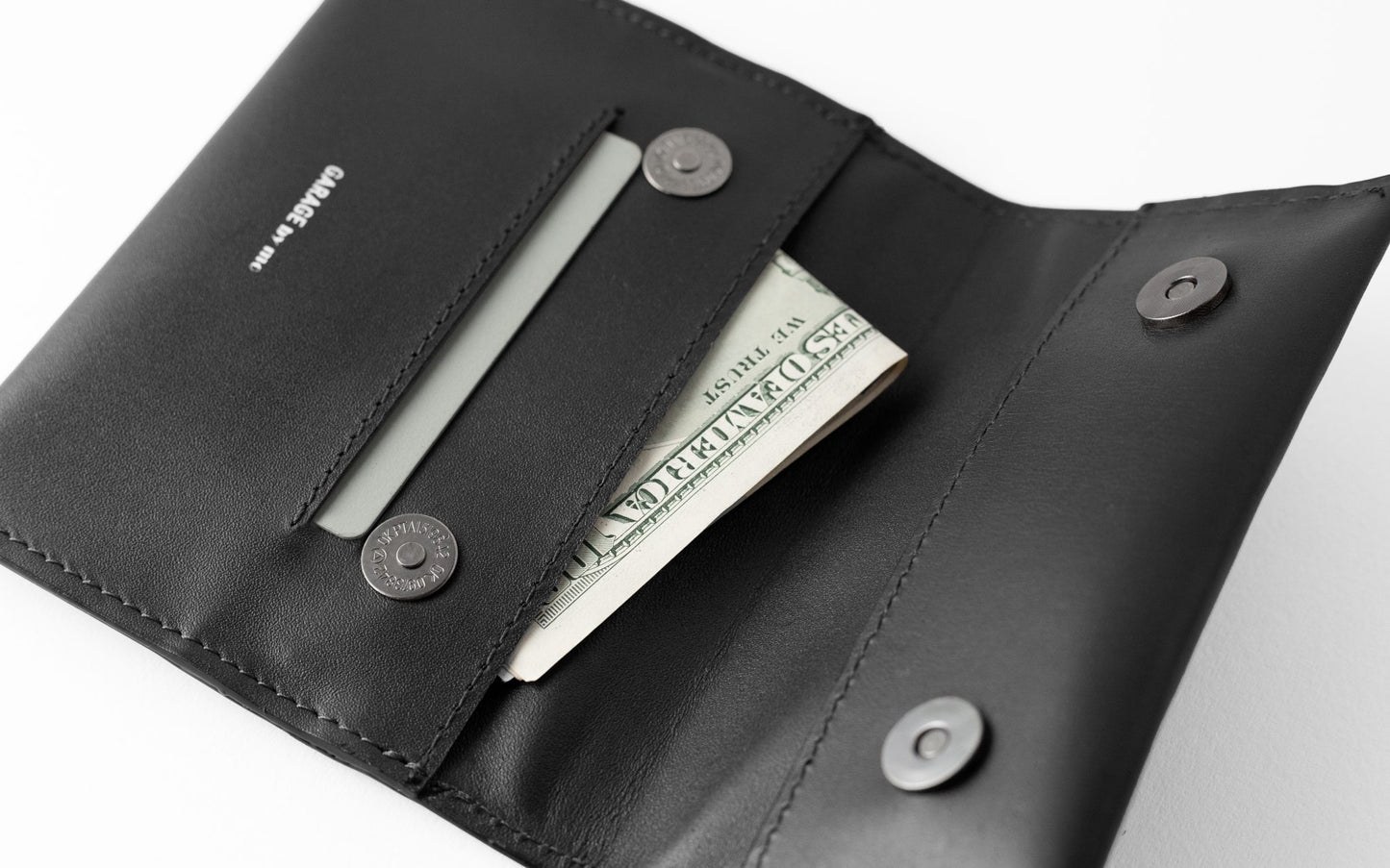 SNAP-MAGNET WALLET . BLACK