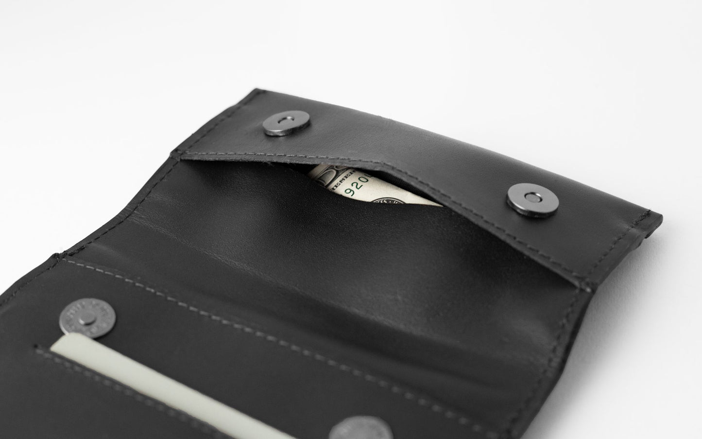 SNAP-MAGNET WALLET . BLACK